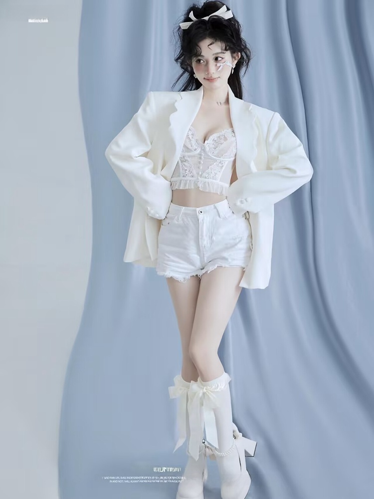 Ethnic Clothing & Online Fashion Store Khaadi Pk - Studio Photography Suit White Simple Girl