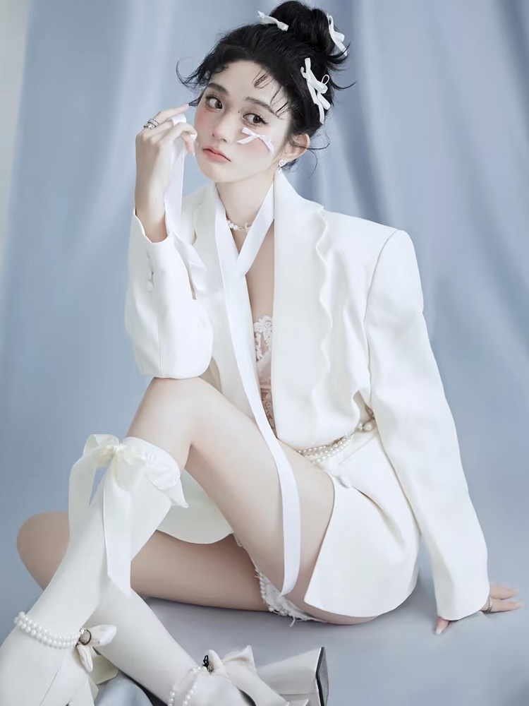 Studio Photography Suit White  - Ethnic Clothing & Online Fashion Store Khaadi Pk บทวิจารณ์และราคา